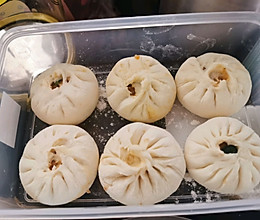 咸蛋黄肉包子的做法