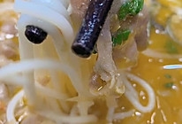 酸辣金汤肥牛米线，内容丰富，酸辣入味，管饱解馋！的做法