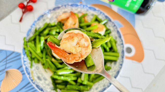 #李锦记X豆果 夏日轻食美味榜#芦笋炒虾仁的做法