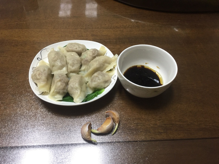 松茸饺子的做法
