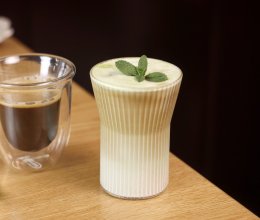 意式浓缩+抹茶生椰拿铁，好看又好喝的做法