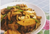 茭白炒肉的做法