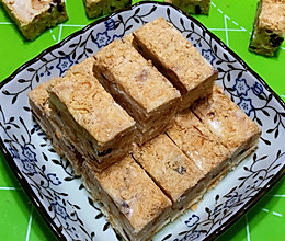 #一口新年味，全家享佳味#肉松雪花酥的做法