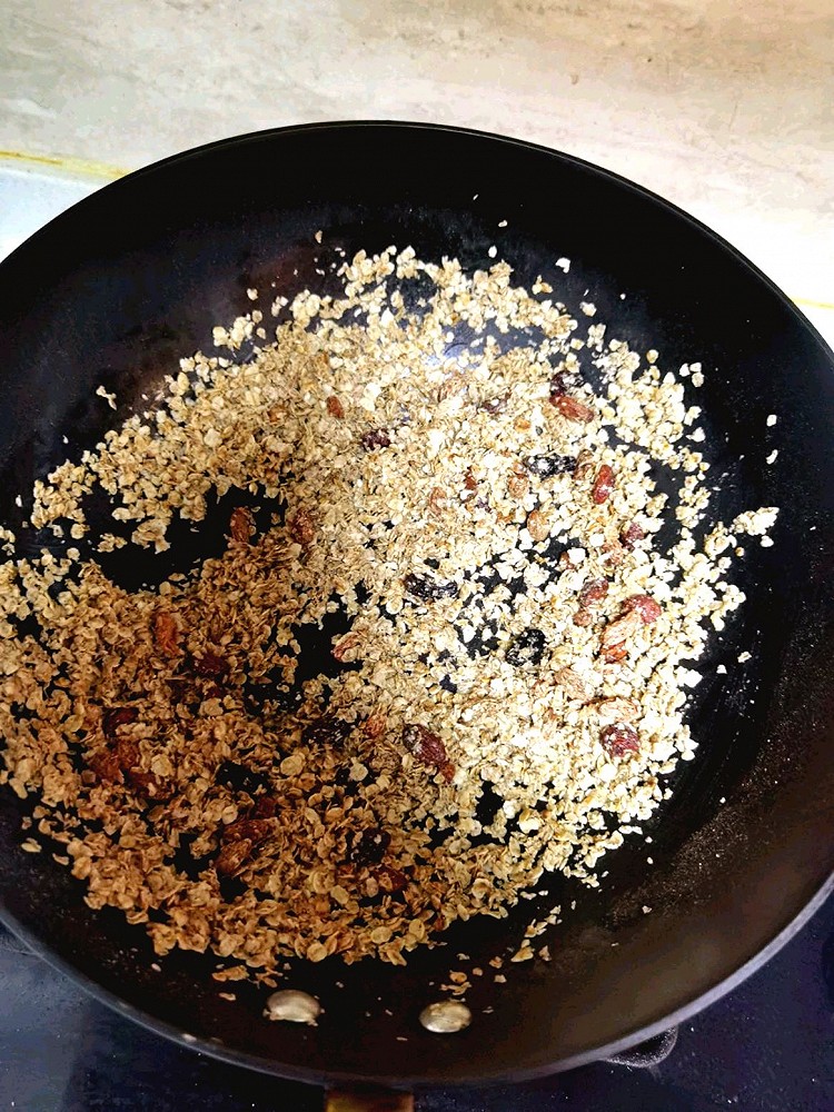 椰子油炒燕麦葡萄干的做法