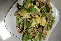 芹菜炒豆腐皮的做法