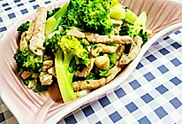西兰花炒肉的做法