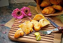 羊角起酥面包#美的FUN烤箱，焙有FUN儿#的做法