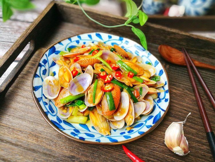 比夜市摊还好吃的爆炒花甲的做法