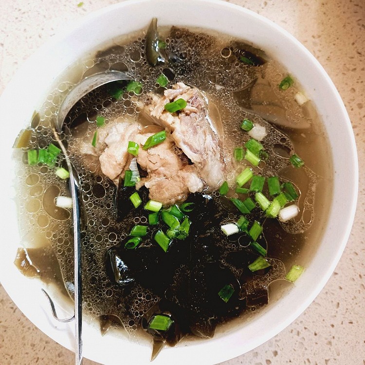 海带筒骨汤的做法