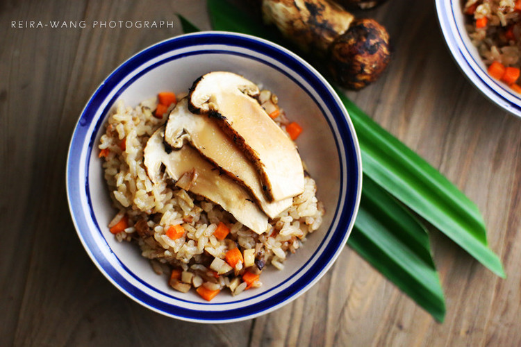 松茸焖饭的做法