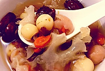 银耳红枣莲子桂圆羹的做法