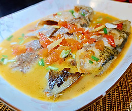 番茄浓汁鲫鱼汤的做法