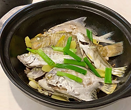 杂鱼煲的做法