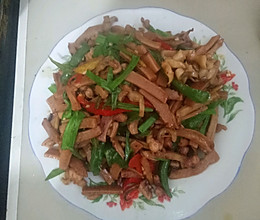 小炒鱿鱼干的做法