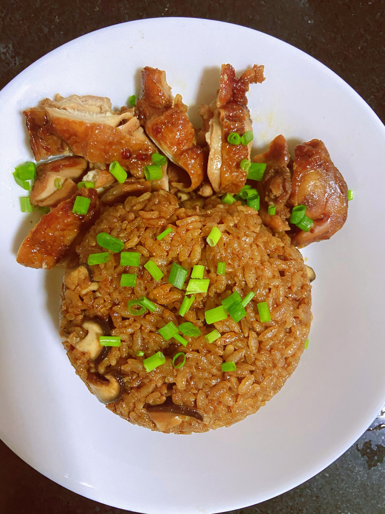鸡腿香菇闷饭的做法