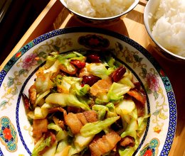 包菜炒五花肉的做法