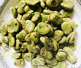 #餐桌上的春日限定#葱油蚕豆～粉糯鲜香的做法