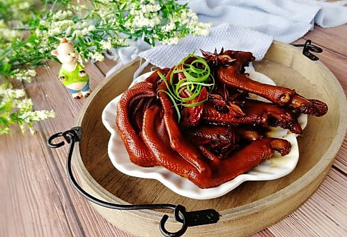 五香鸭掌的做法