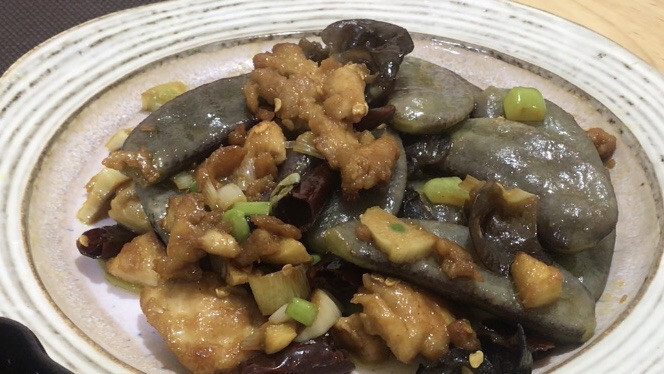 紫扁豆炒鸡肉的做法