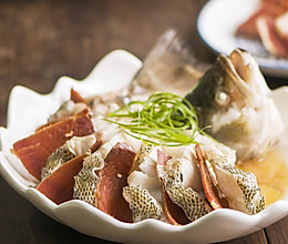 【童妈】火腿蒸鲈鱼的做法