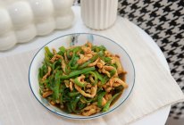 #外婆乡炒出火锅香#青椒鸡胸肉丝的做法