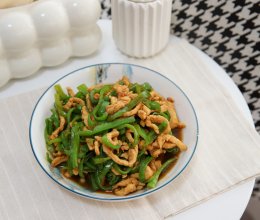 #外婆乡炒出火锅香#青椒鸡胸肉丝的做法