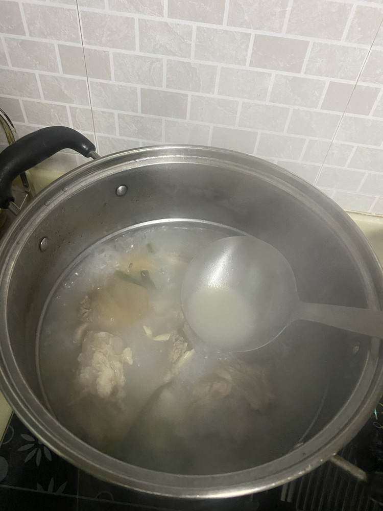 大骨汤的做法
