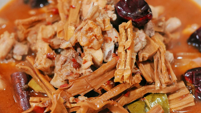 #年在一起 鲜才够味#醇香砂锅笋干啤酒煲兔的做法