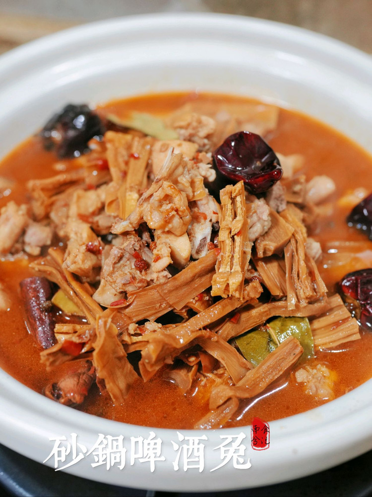 醇香砂锅笋干啤酒煲兔的做法