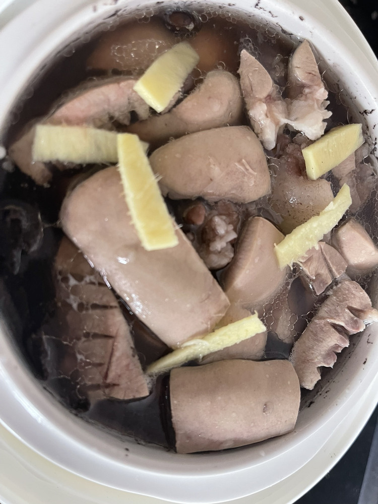 杜仲黑豆腰尾汤的做法