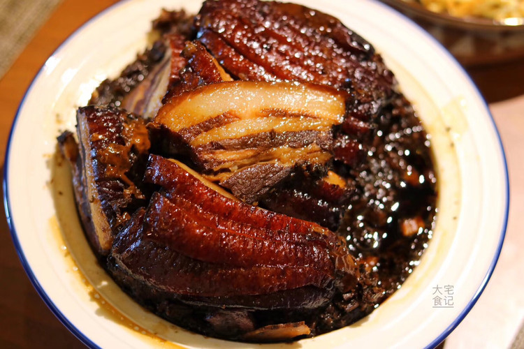 下饭菜——梅菜扣肉，也叫烧白的做法