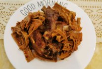 下饭菜~辣炖笋干排骨的做法