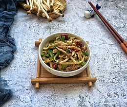 超下饭的肉肉炒茶树菇～手撕茶树菇炒肉丝的做法