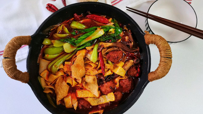 寒冷的冬季来份水煮肉片小暖锅，温暖一冬天噢！的做法