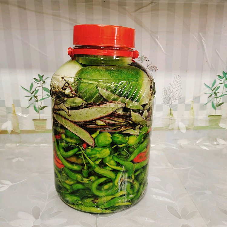 腌酸辣椒酸梅豆的做法