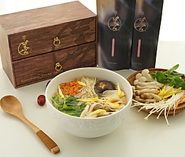 春日的白玉红颜菌菇鸡汤米线 #低热量#的做法