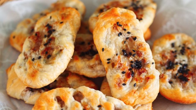 手抓饼新吃法，鲜肉酥饼的做法