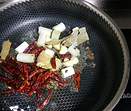 麻辣羊拐的做法