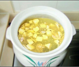 榴莲壳煲鸡的做法
