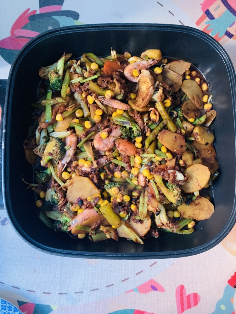 香锅，放进所有你喜欢吃的菜和肉的做法