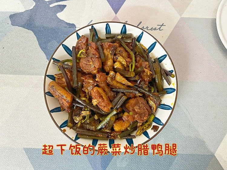 超下饭的蕨菜炒腊鸭腿的做法