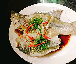 清蒸鲈鱼的做法