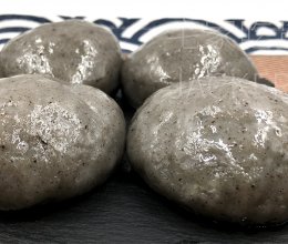 黑芝麻花生粿，黑芝麻和花生的香气交织在一起，软糯香甜超好吃。的做法