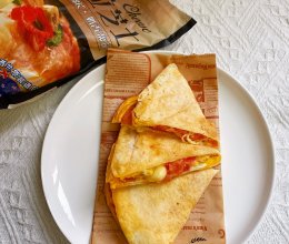#奶香四溢 暖锅佳味#芝士番茄鸡蛋卷饼的做法