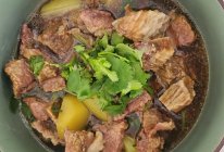 不加水不加油的电高压锅土豆炖牛腩的做法