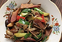 腊肉炒蒜苗茶树菇的做法