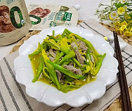 #夏日鲜味轻享健康#趁鲜吃才够嫩，别等黄花菜凉啦~的做法