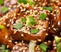 【糖醋脆皮豆腐】糖醋味的快手做法，烧豆腐一流！的做法
