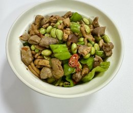 毛豆炒鸡杂的做法