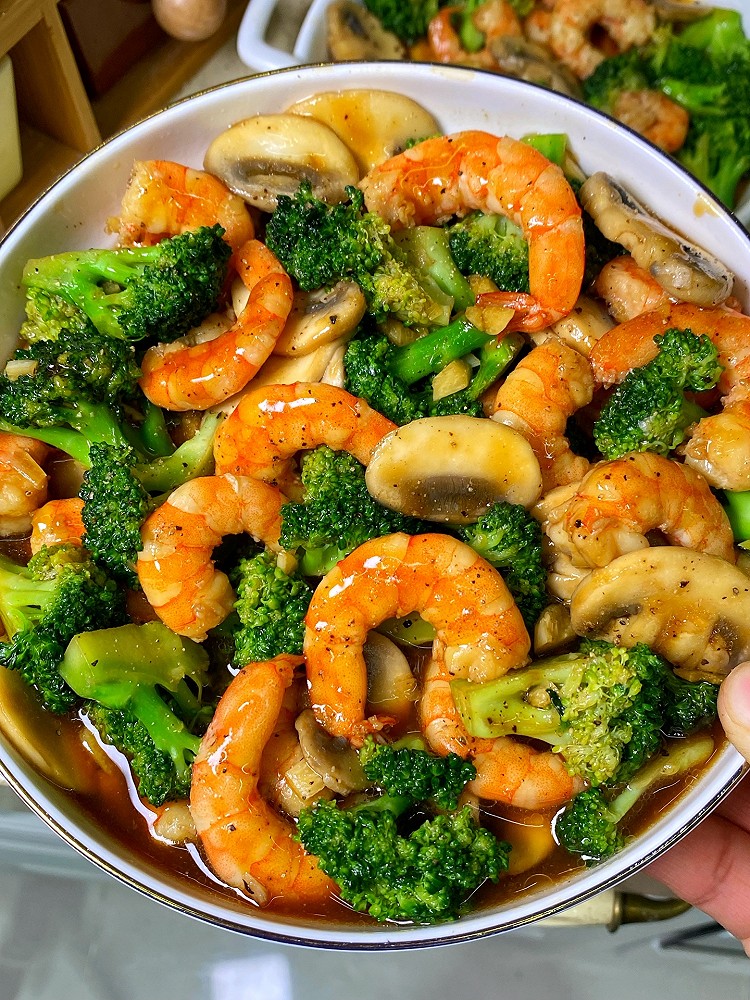 减脂餐！低卡美味西兰花口蘑炒虾仁的做法